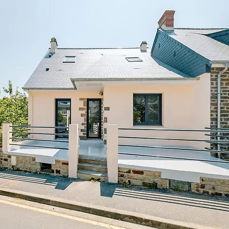 Holiday home Maison Avec Terrasse - A Pied A Carteret